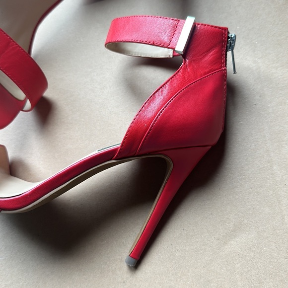 Red heels - Picture 9 of 11